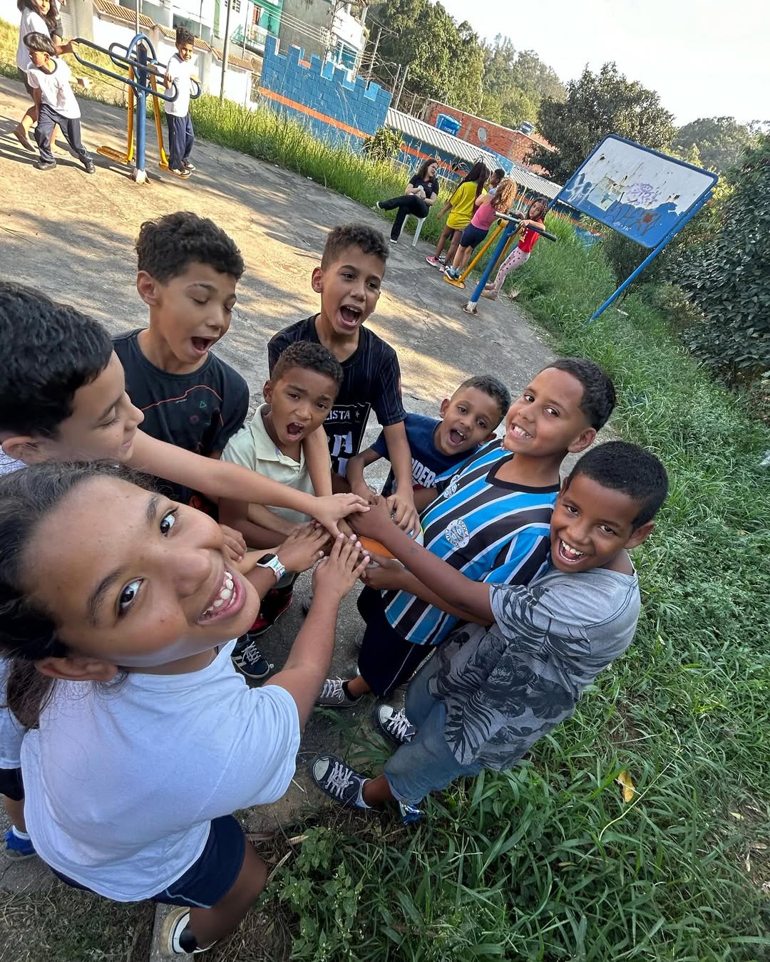 Imagem de crianças sorrindo